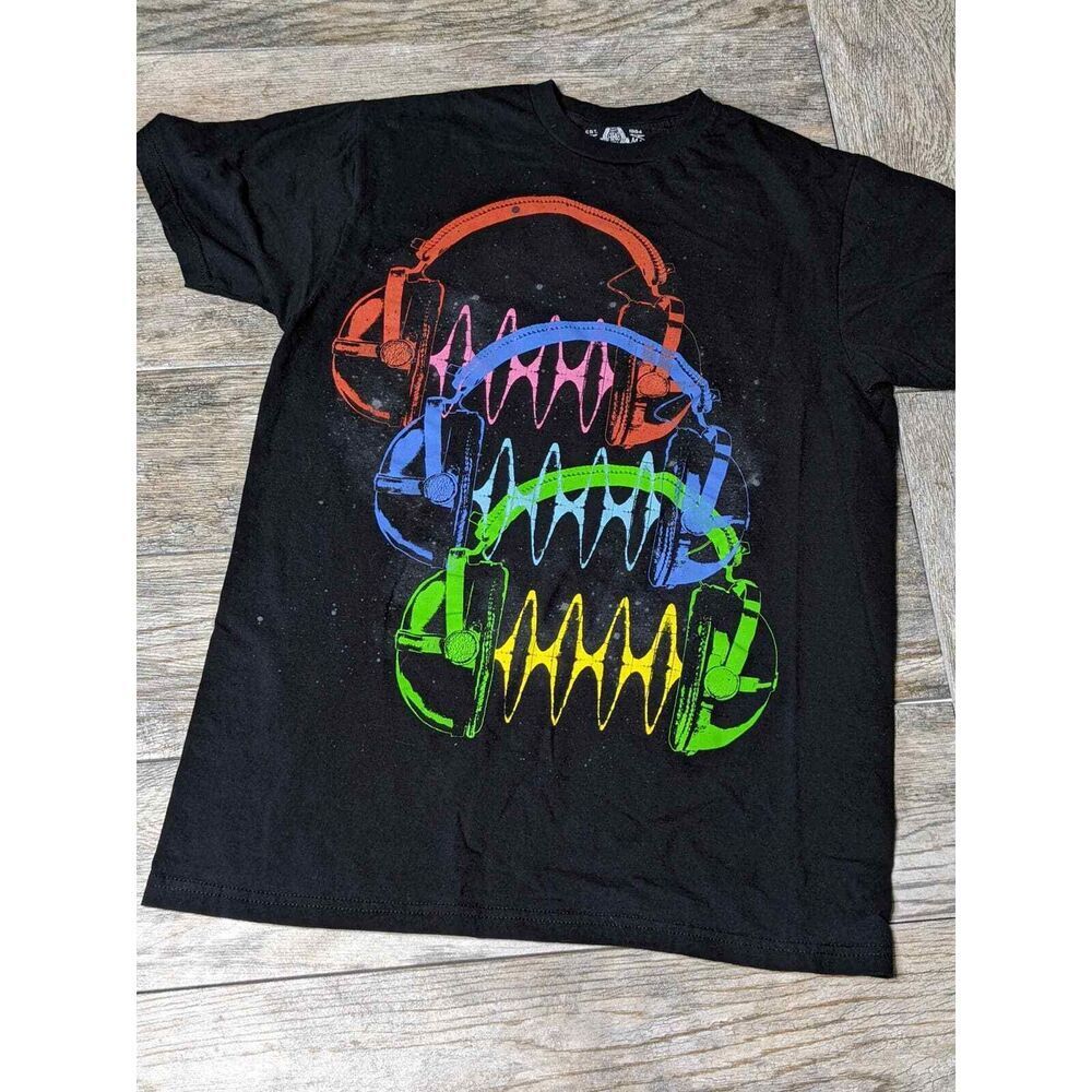 American Rag Men's Large Black Graphic T-Shirt Headphones